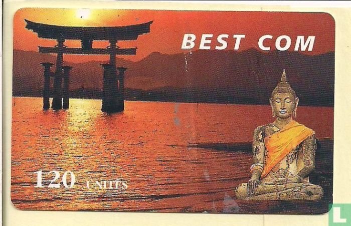 What are the best diamond ring styles for women with small or large hands?